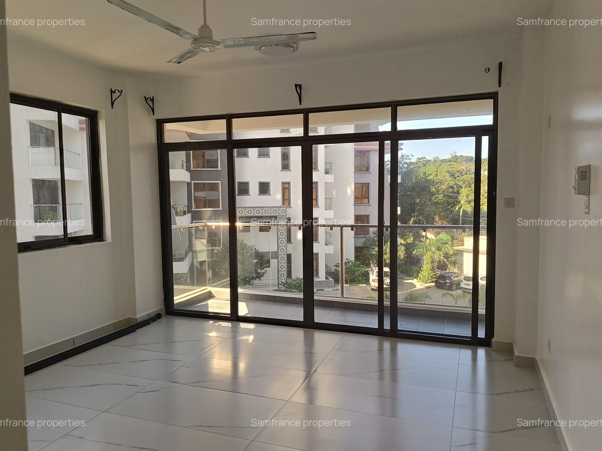 Serviced 4 Bed Apartment with En Suite at Bungalow Road - 6