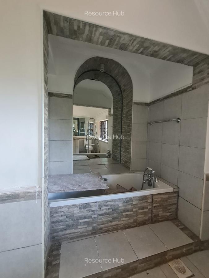 6 Bed House with En Suite at Lavington - 16