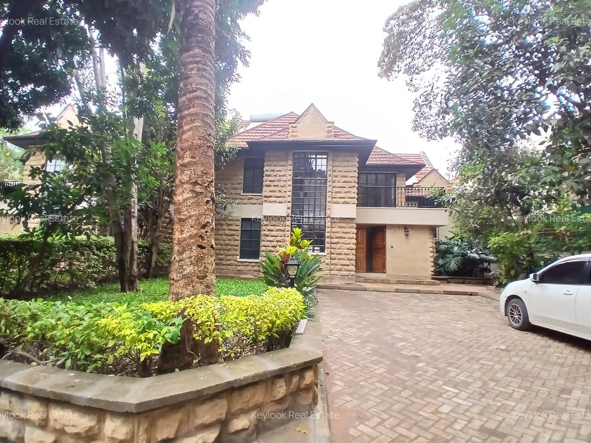 5 Bed Townhouse with En Suite at Lavington - 3