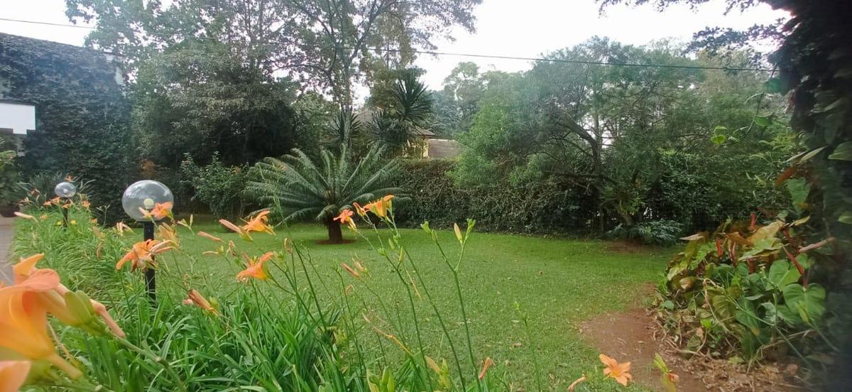 8 Bed House with En Suite in Lavington - 3