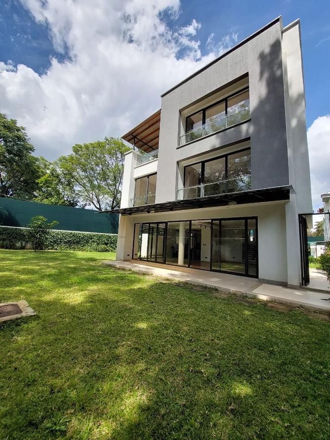 3 Bed Villa with En Suite at Lavington - 2