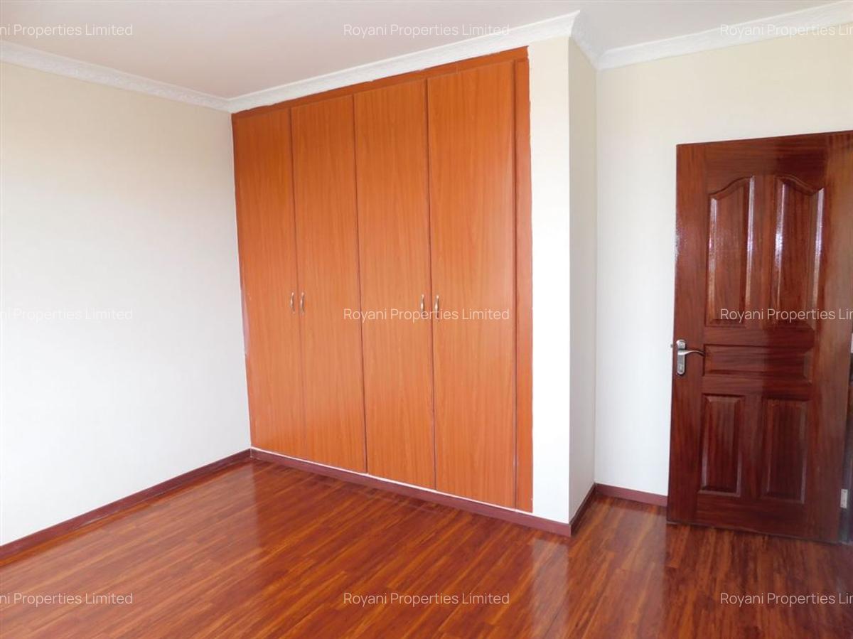 4 Bed House with En Suite at Fourways Junction Estate - 9