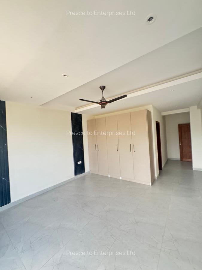 3 Bed Apartment with En Suite at Off Links Road - 11