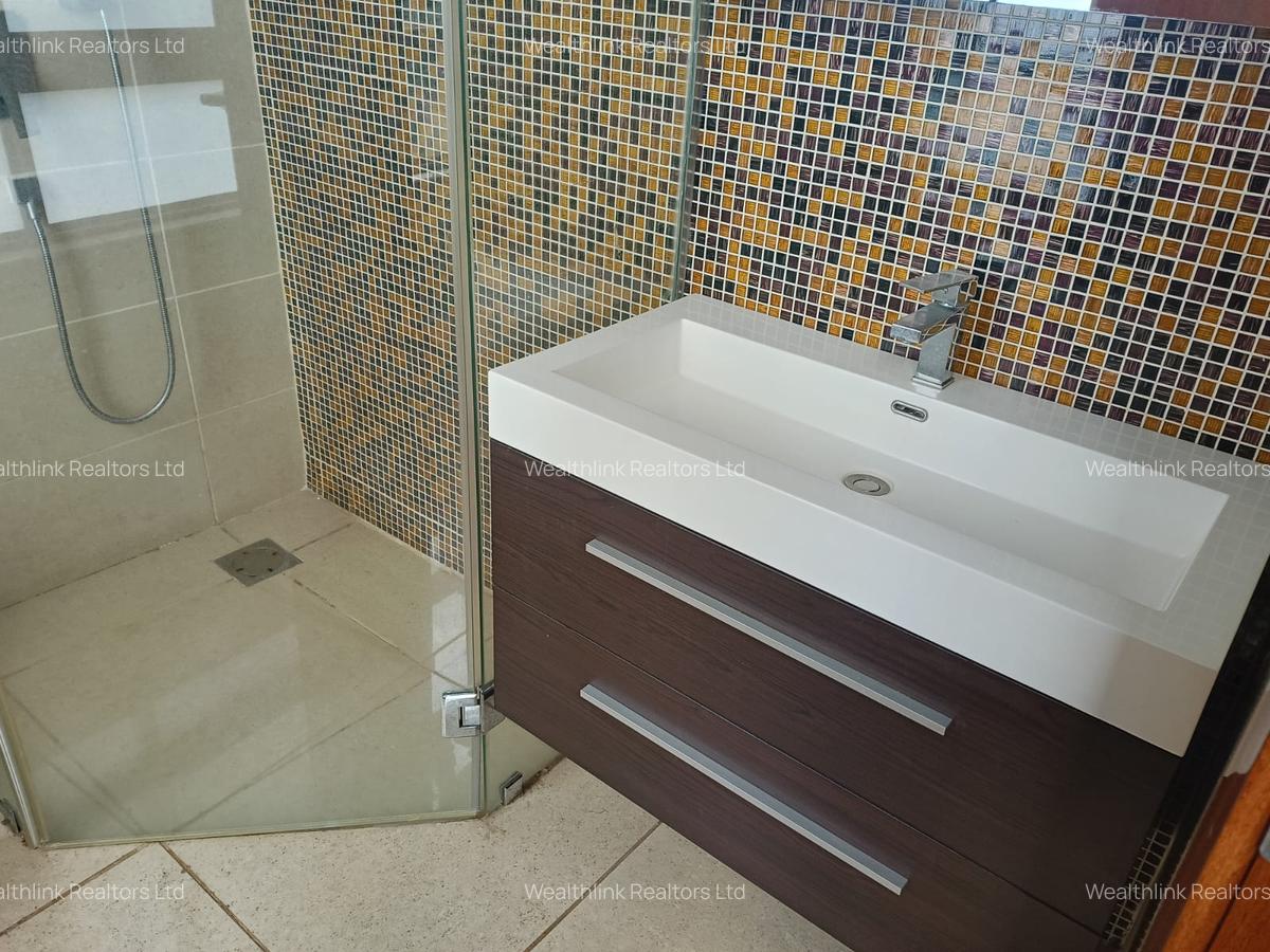 3 Bed Apartment with En Suite at Parklands - 9