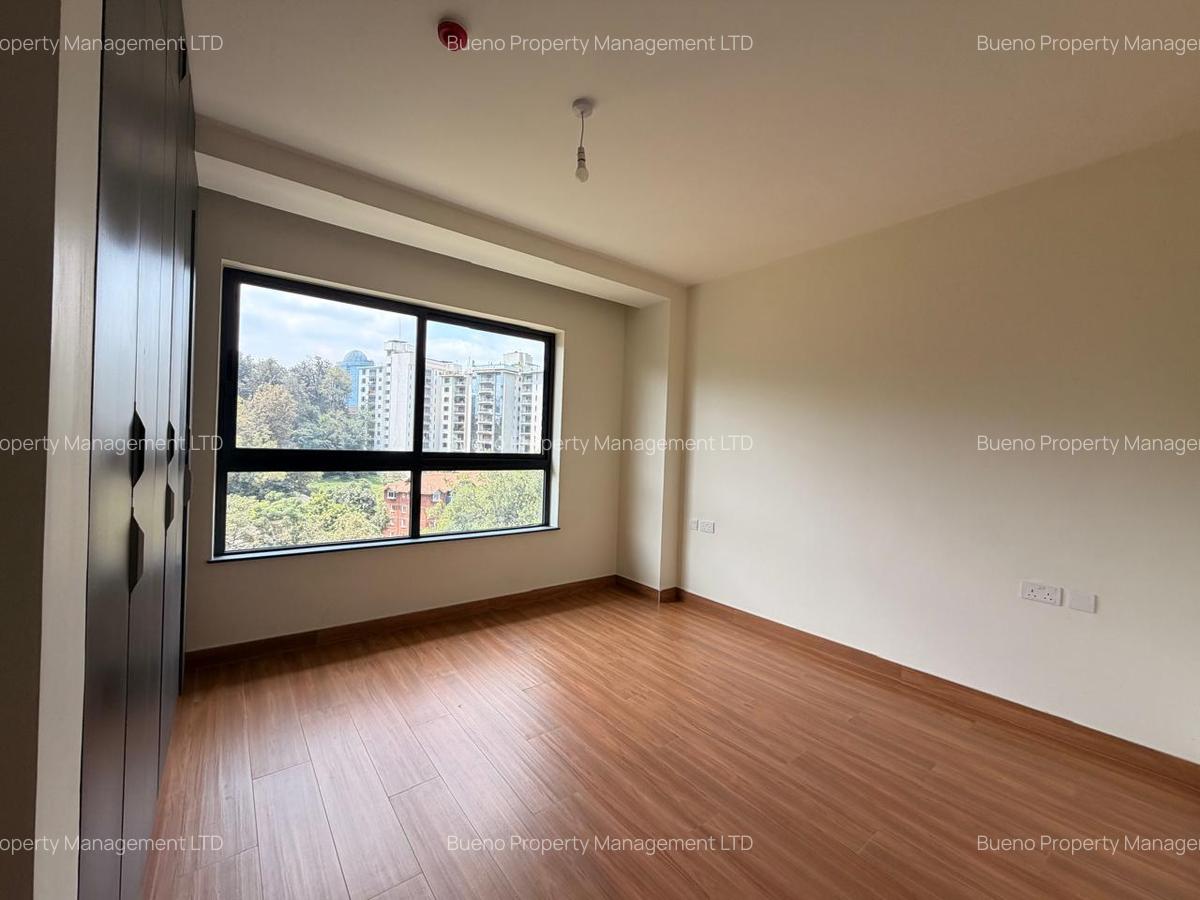 3 Bed Apartment with Swimming Pool in Riverside - 5