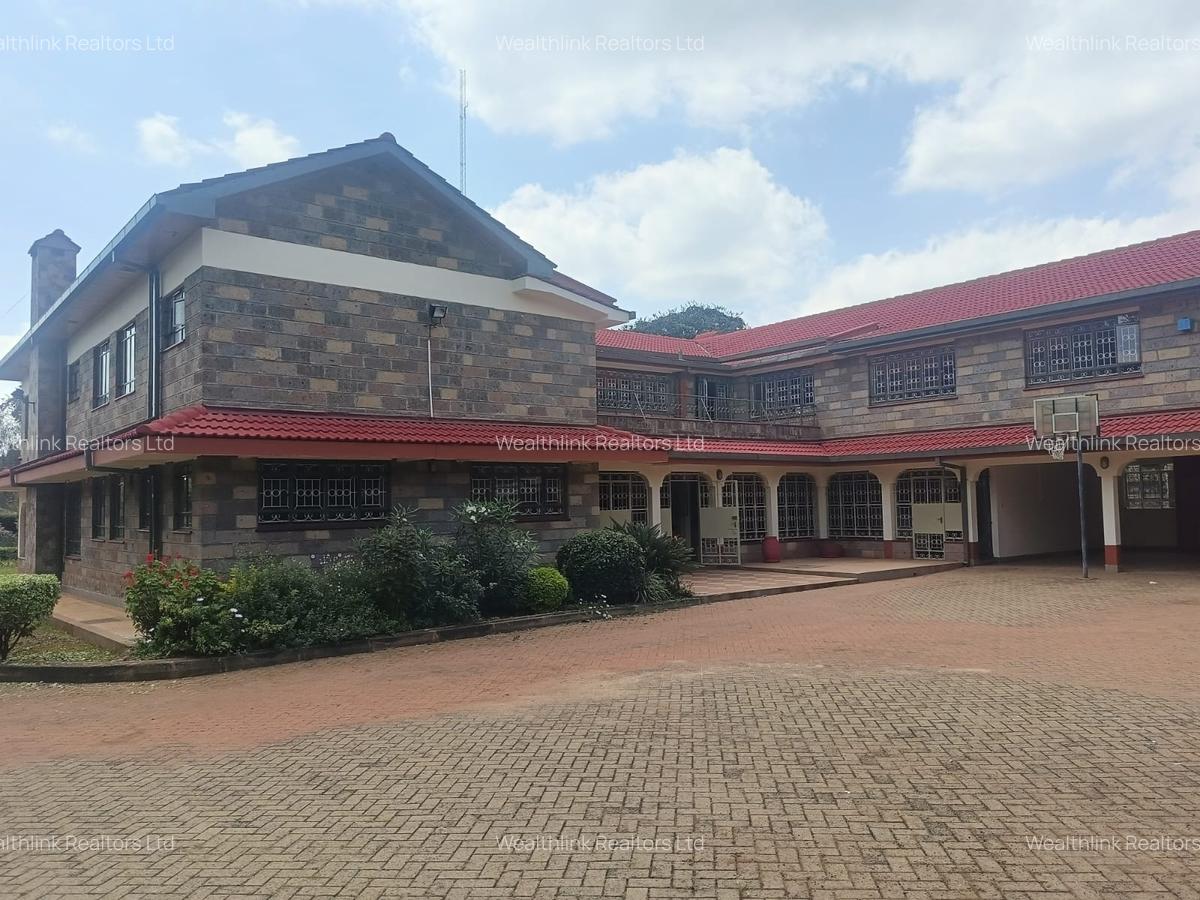 5 Bed House with En Suite at Nyari - 4