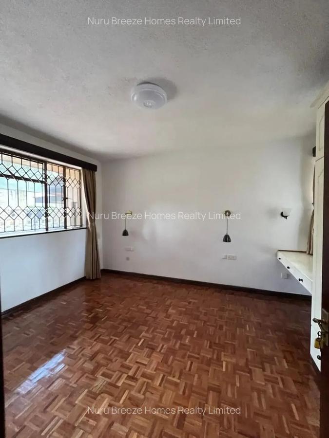 5 Bed House with En Suite in Runda - 14