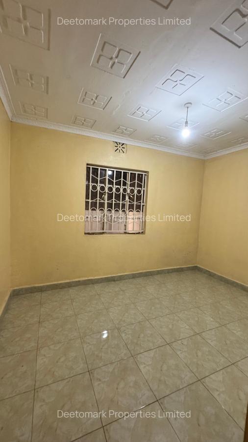 4 Bed House with En Suite at Karen End - 20