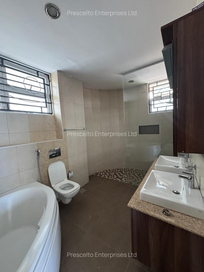 4 Bed Apartment with En Suite at Greenwood - 14