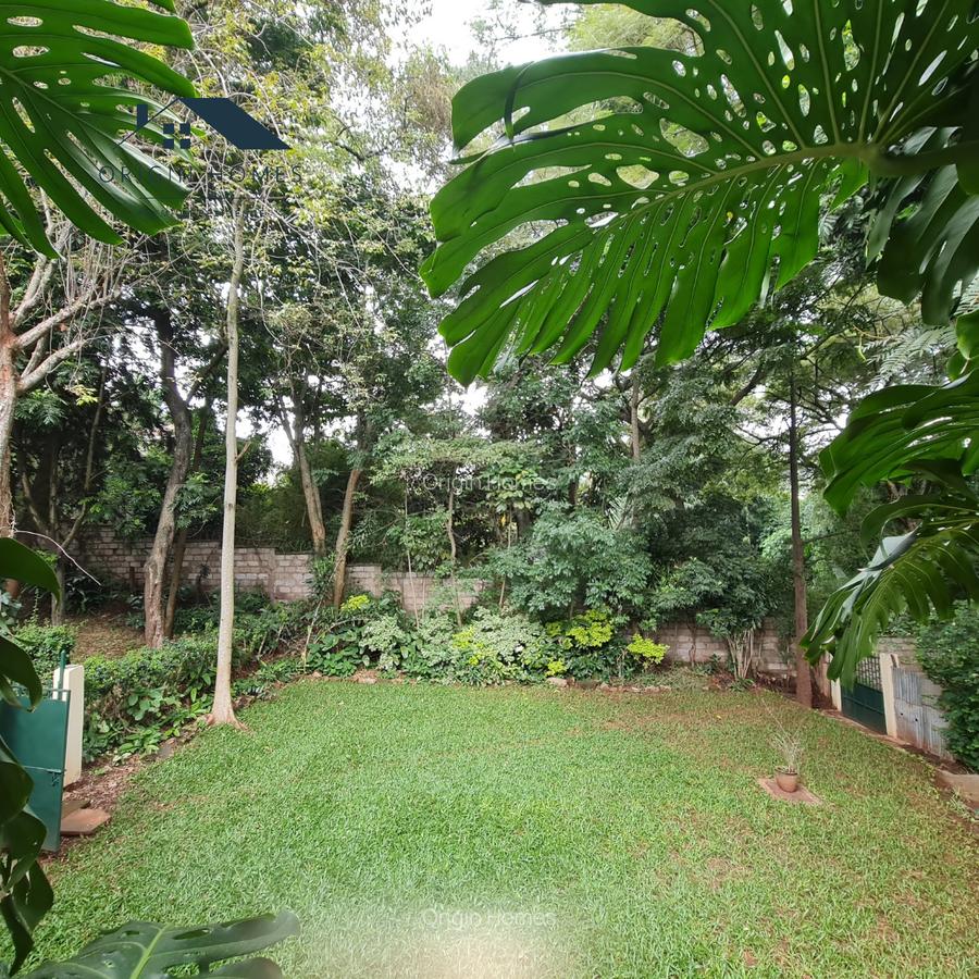 5 Bed House with En Suite at Lavington - 3