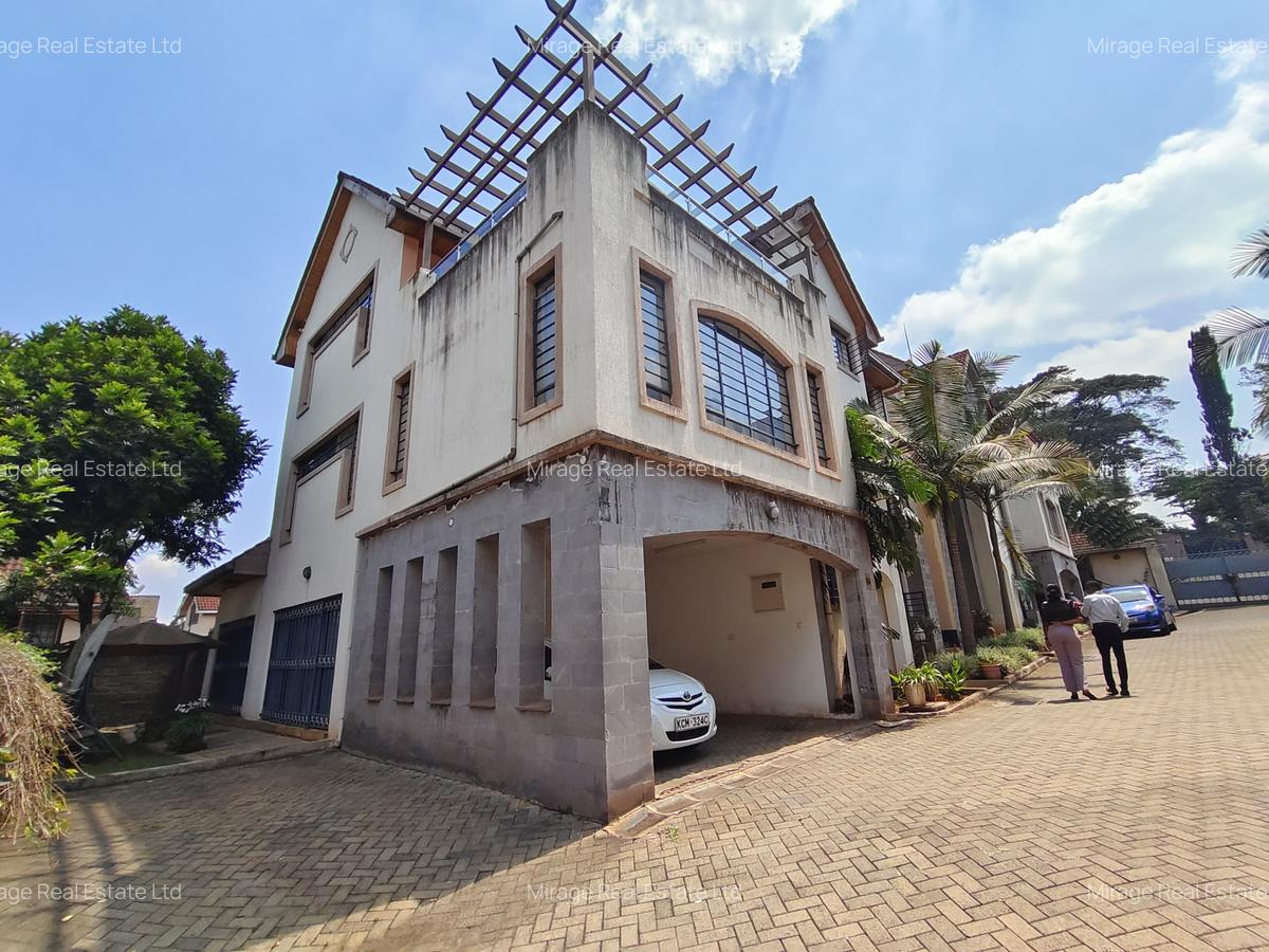 5 Bed Villa with En Suite in Lavington - 1