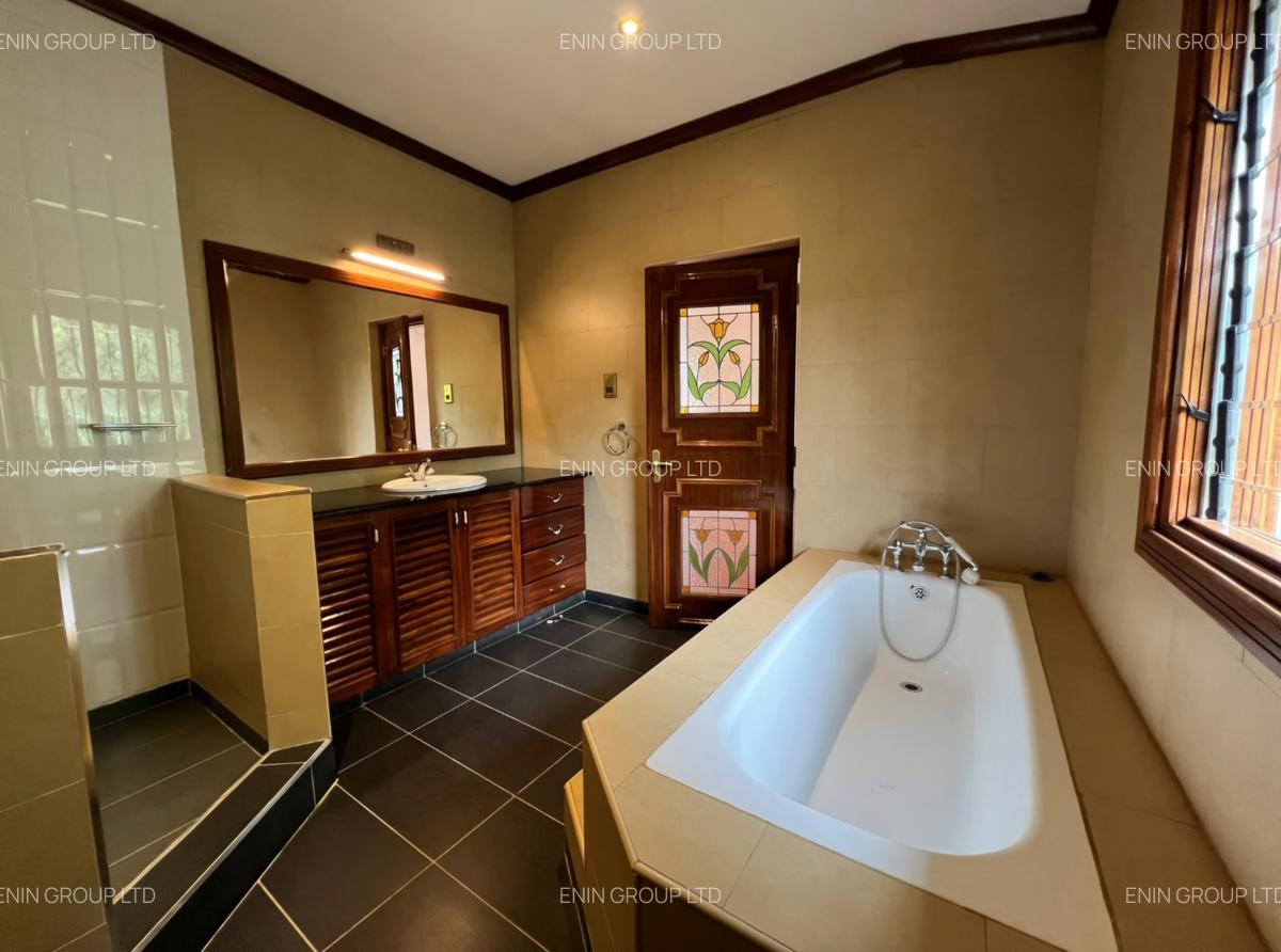 8 Bed House with En Suite at Spring Valley Rd - 6