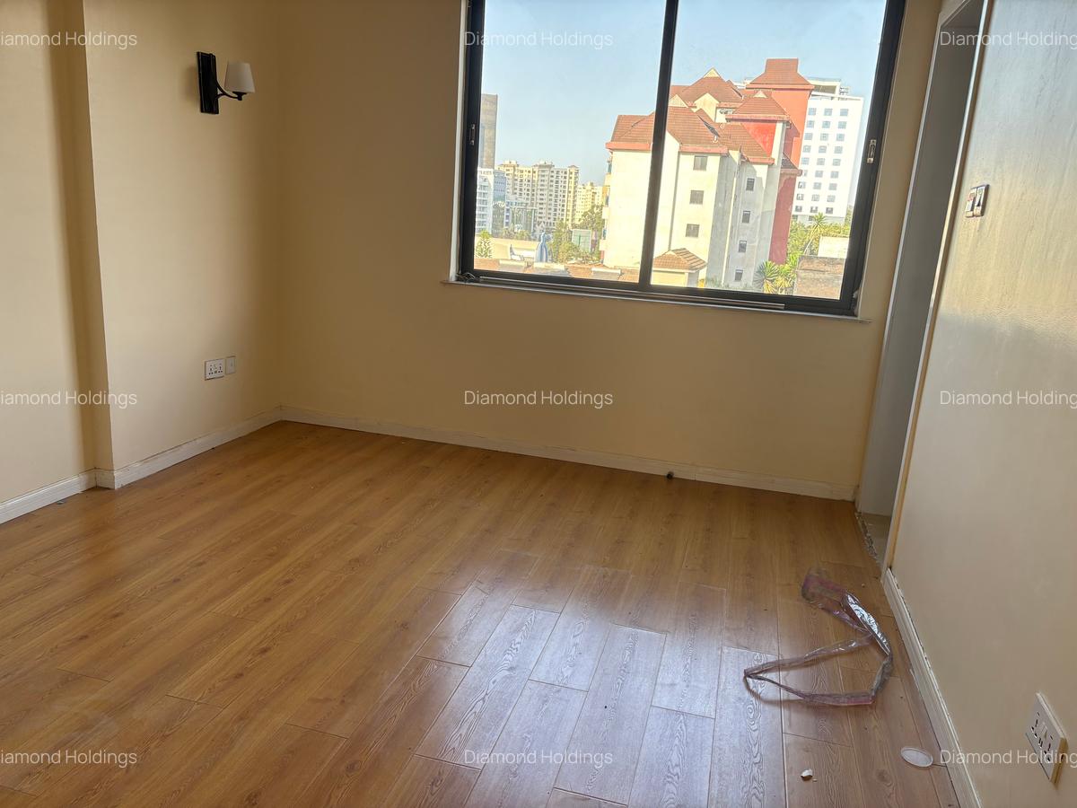 3 Bed Apartment with En Suite in Brookside - 11
