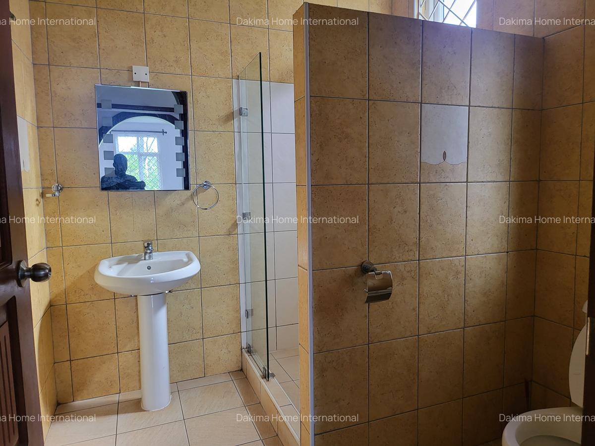 5 Bed Townhouse with En Suite in Rosslyn - 8