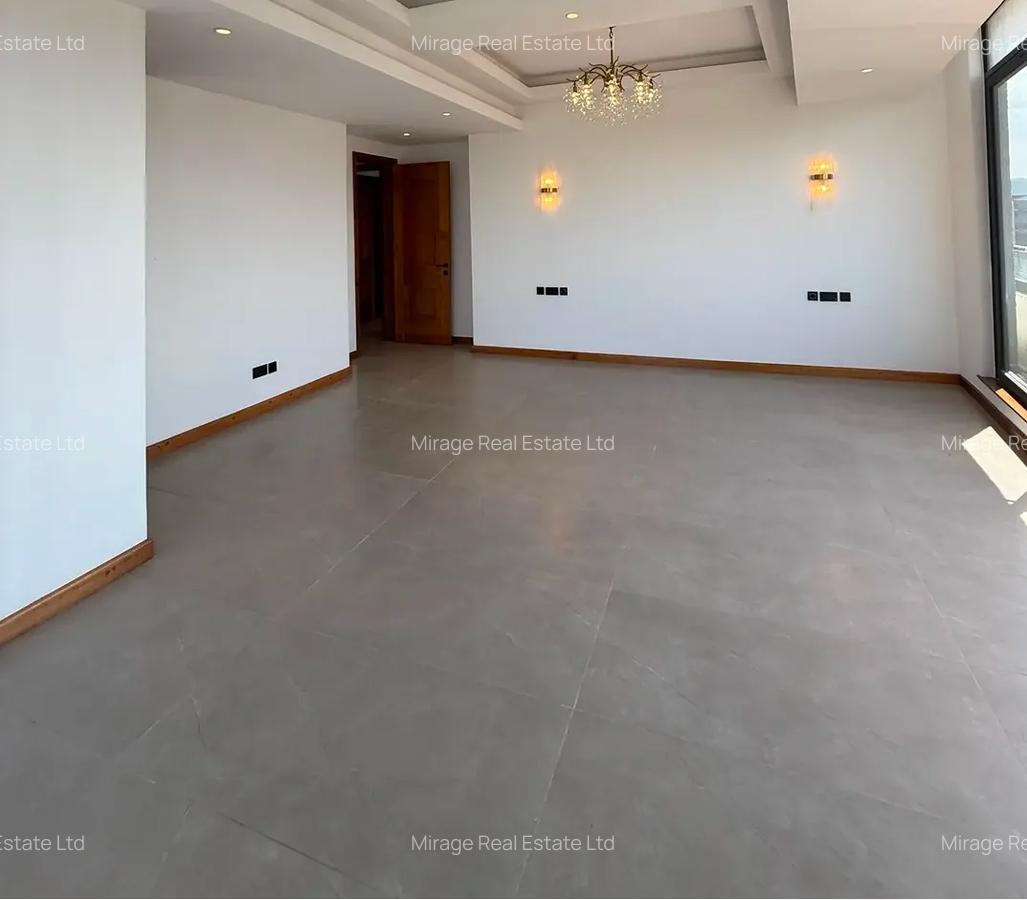 4 Bed Apartment with En Suite in Riverside - 12