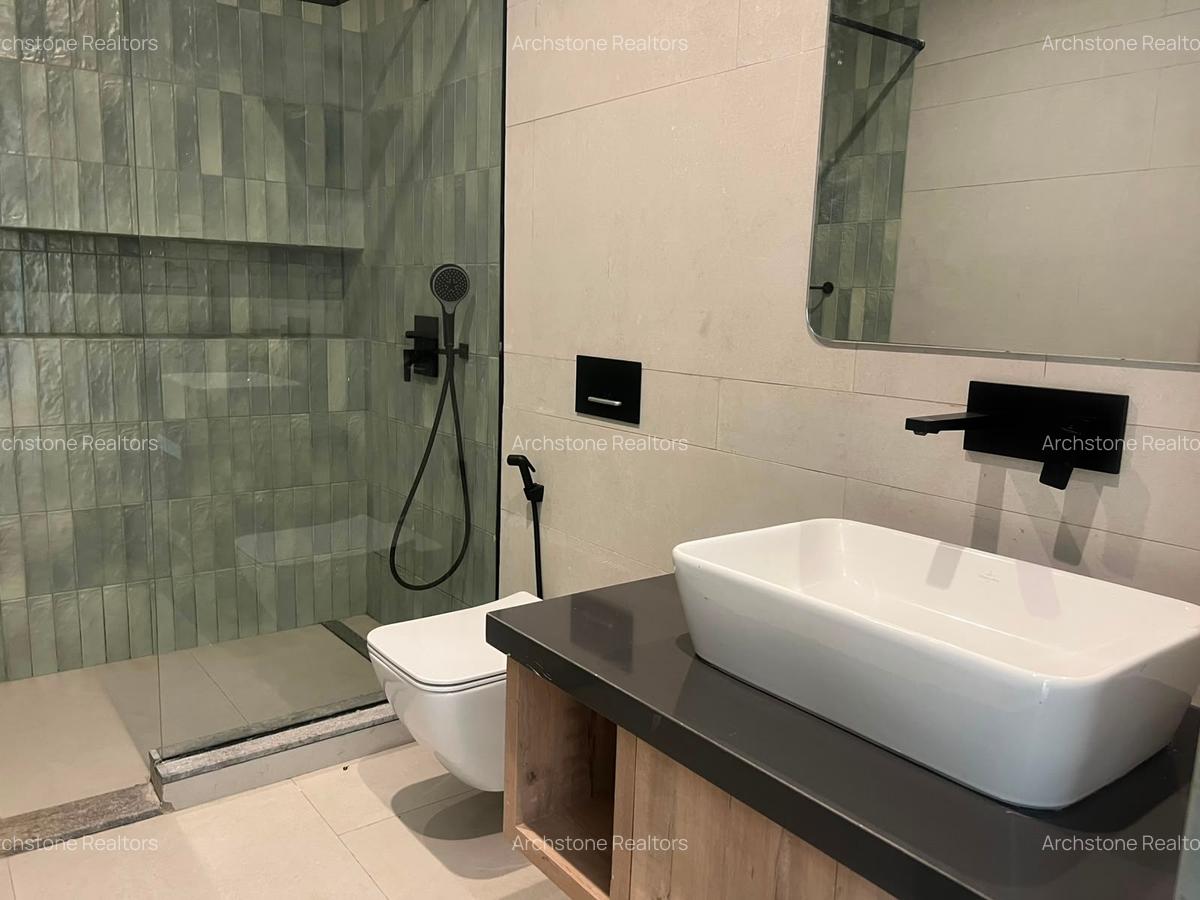 5 Bed Townhouse with En Suite in Brookside - 14