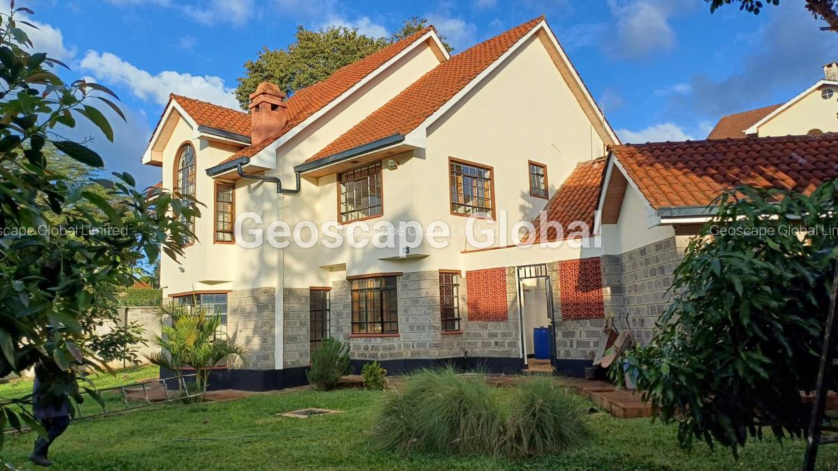 5 Bed House with En Suite in Runda - 1