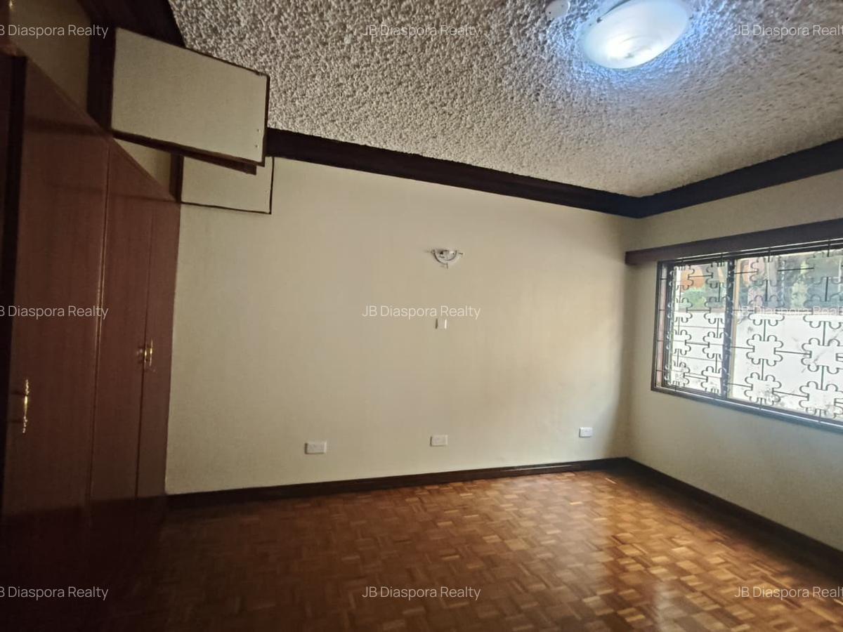 5 Bed Apartment with Staff Quarters at 2Nd Parklands - 17