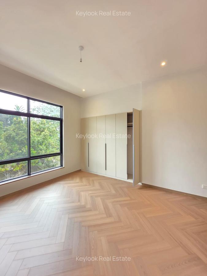 5 Bed Townhouse with En Suite at Lavington Green - 13