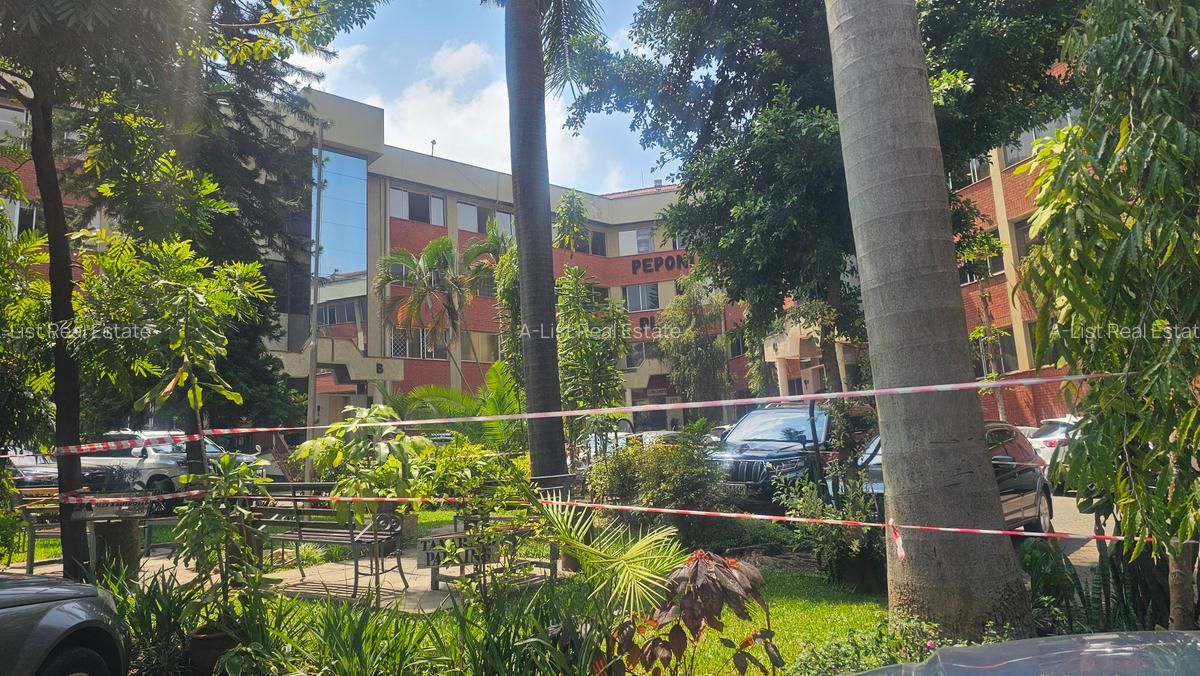 2,400 ft² Office with Service Charge Included at Peponi Road - 14