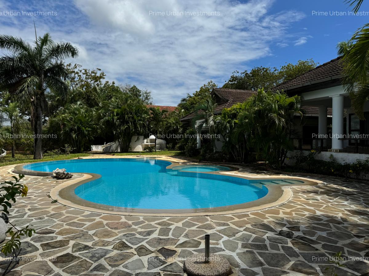 3 Bed Villa with En Suite at Kilifi Creek - 2