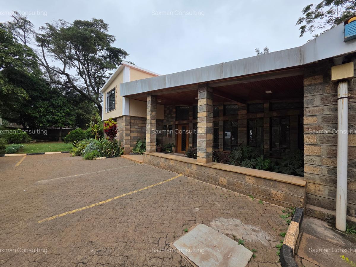 4 Bed House with En Suite in Lavington - 19