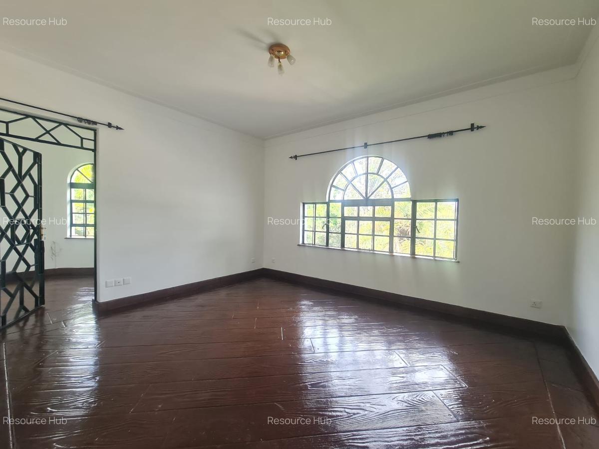 5 Bed House with En Suite at Nyari - 10
