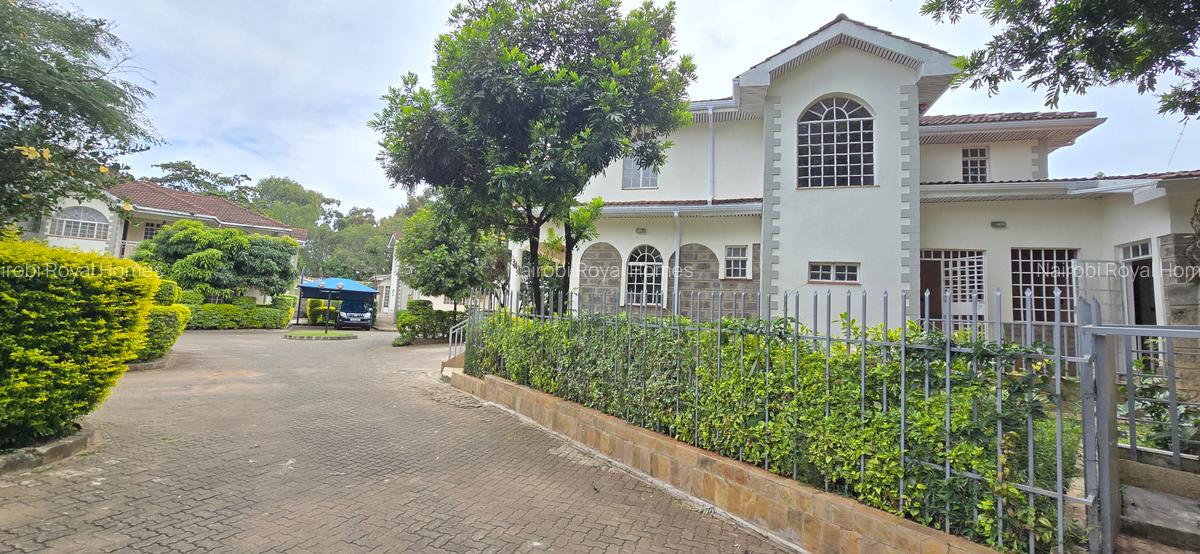 5 Bed Townhouse with En Suite at Lavington Off Convent Drive - 1