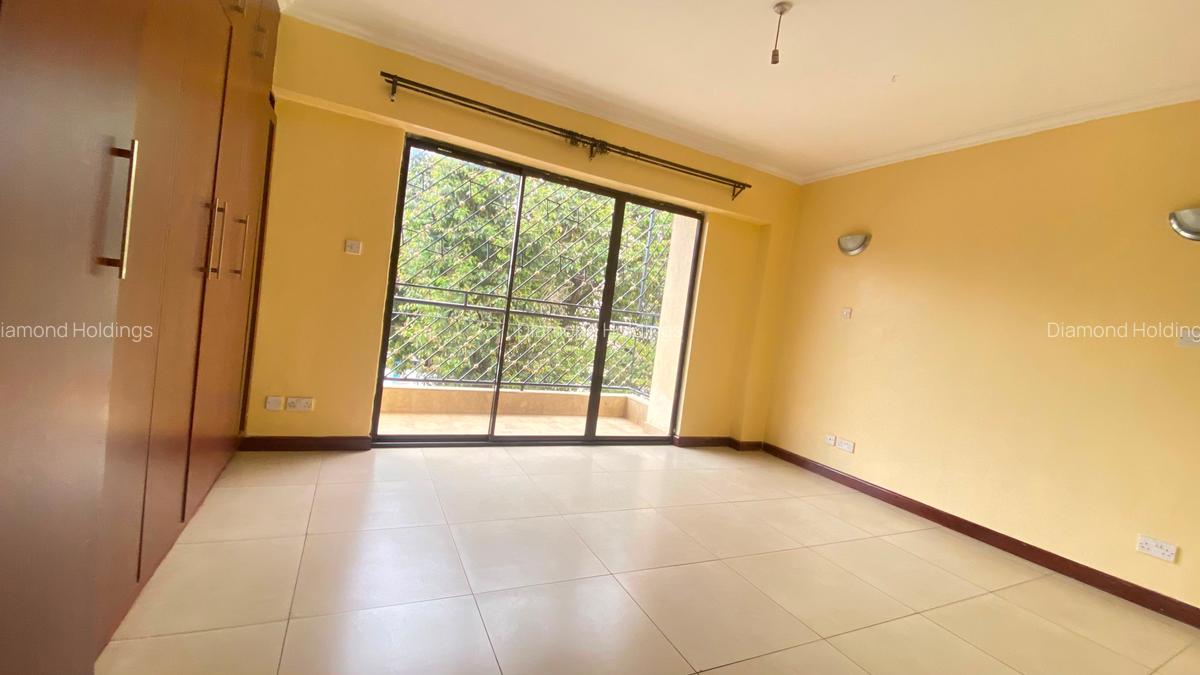 3 Bed Apartment with En Suite at Parklands - 2