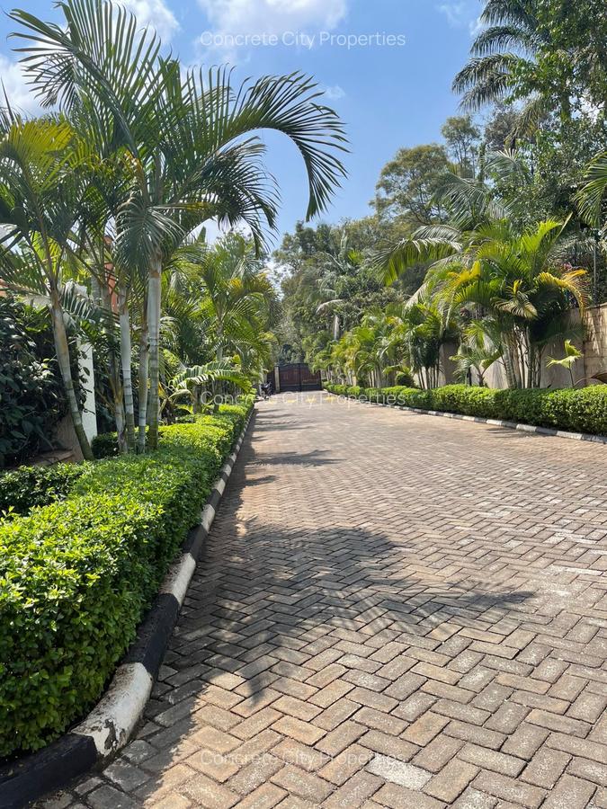 5 Bed Townhouse with Garden in Lavington - 12