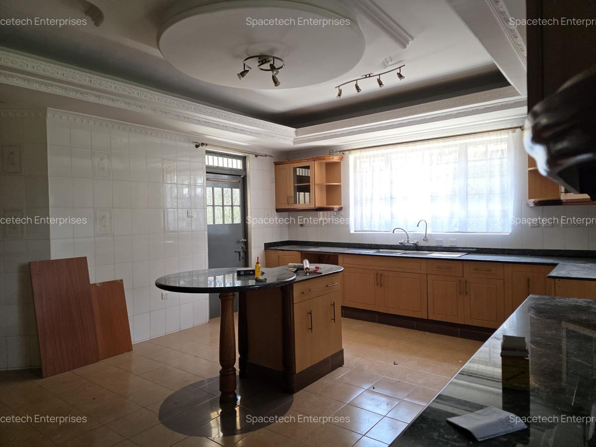 4 Bed House with En Suite in Runda - 20