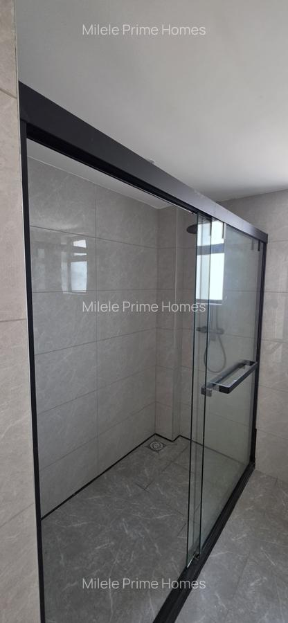 Serviced 3 Bed Apartment with En Suite at Riverside - 17
