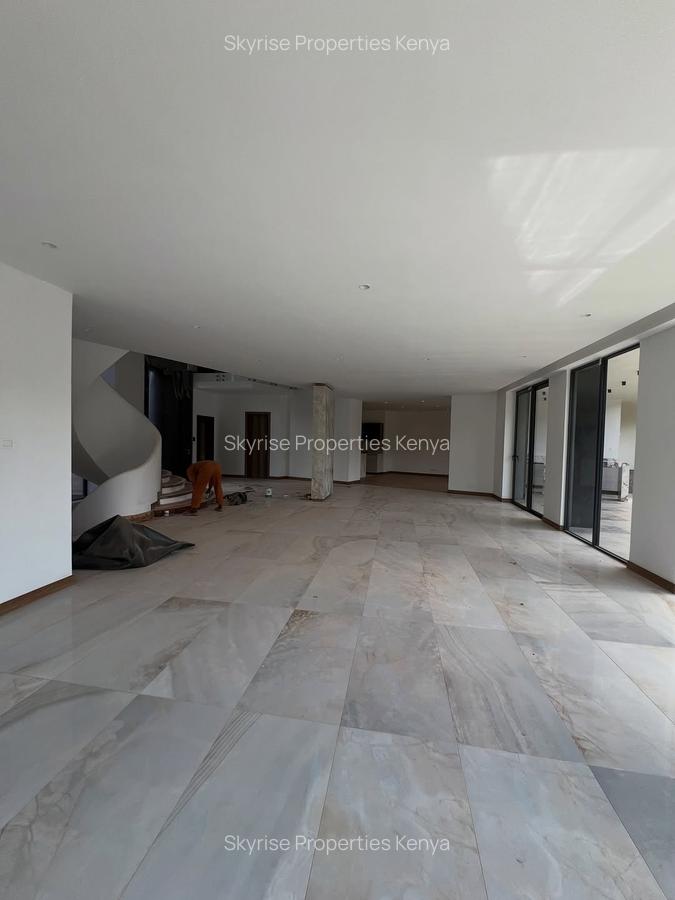 5 Bed Villa with En Suite in Nyari - 16