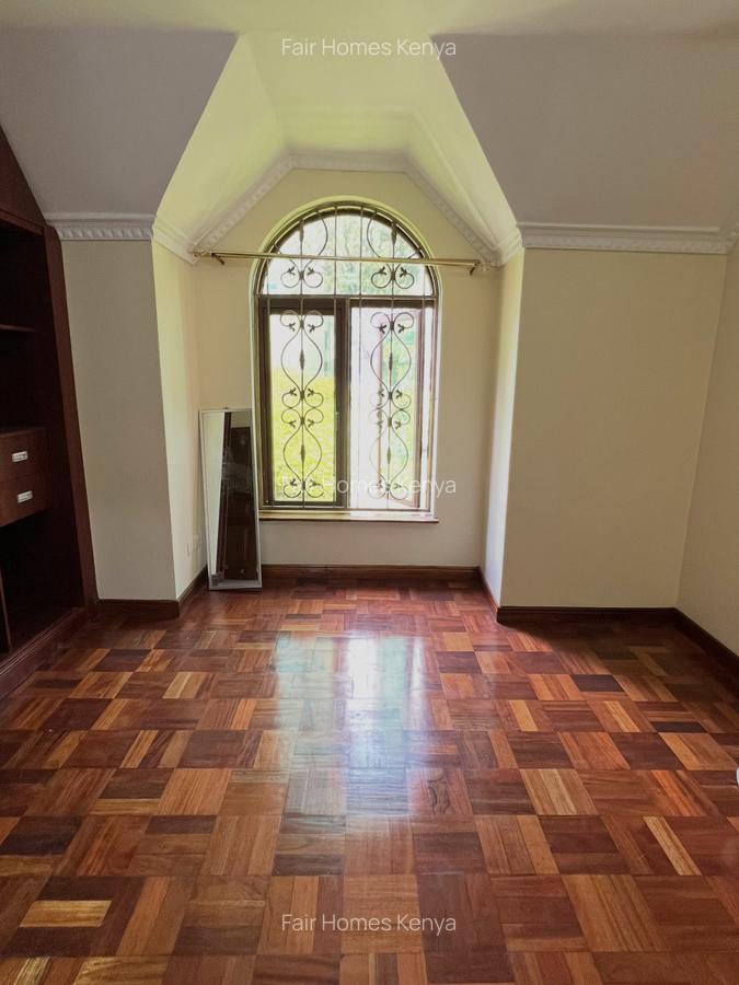 5 Bed Townhouse with En Suite at Othaya Road - 17