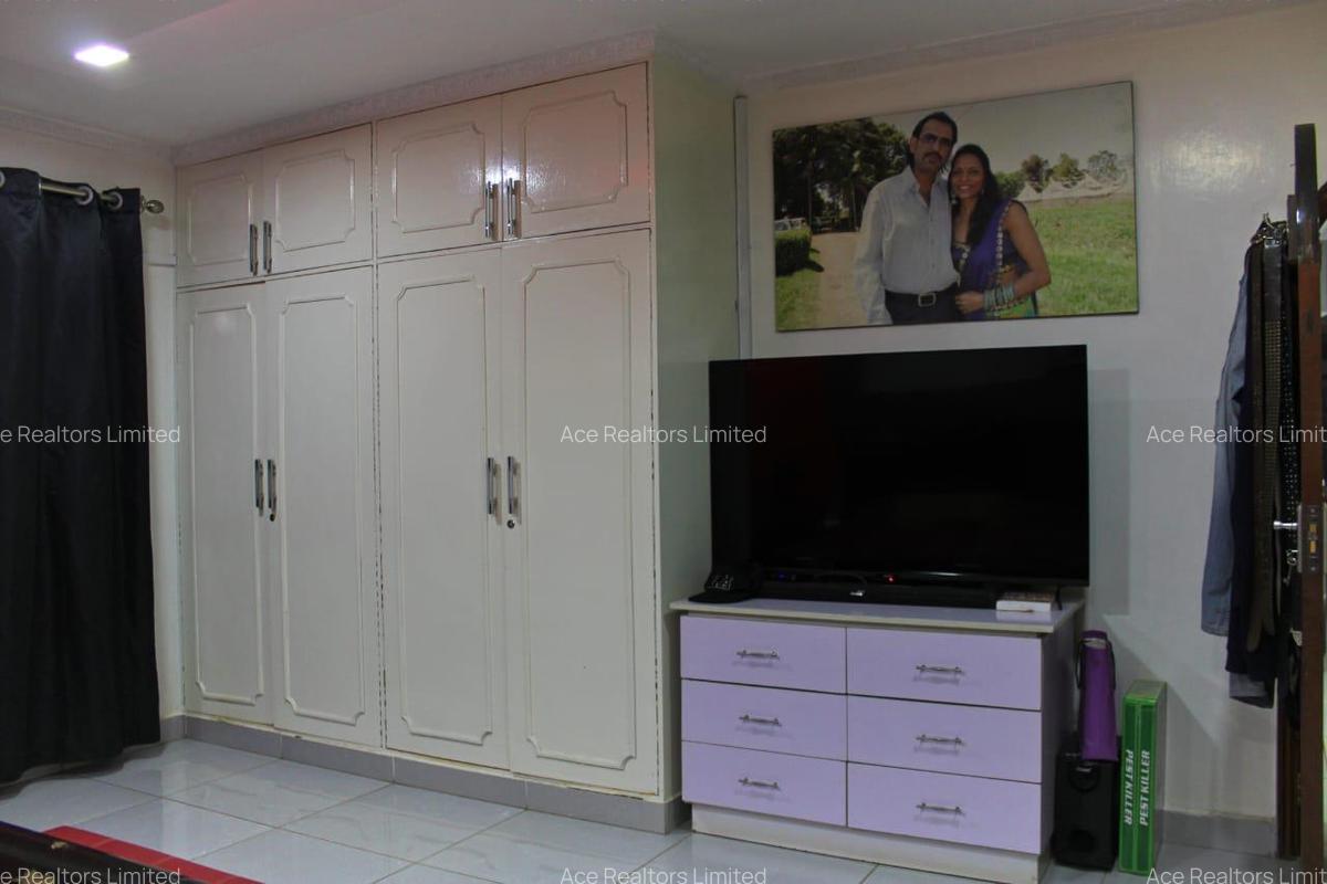 6 Bed Townhouse with En Suite at Brookside - 9