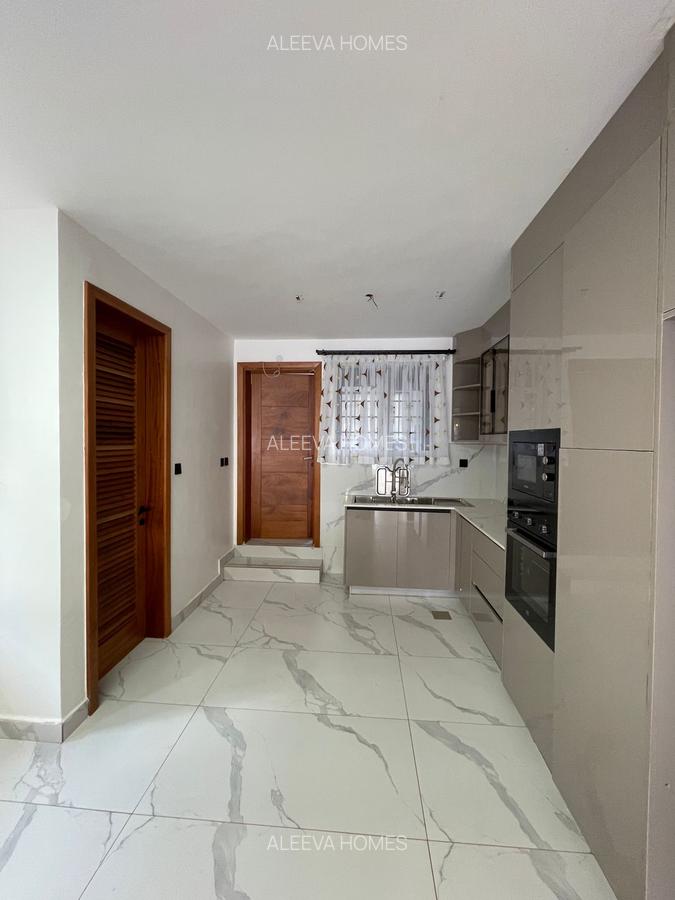 4 Bed Villa with En Suite in Waiyaki Way - 10