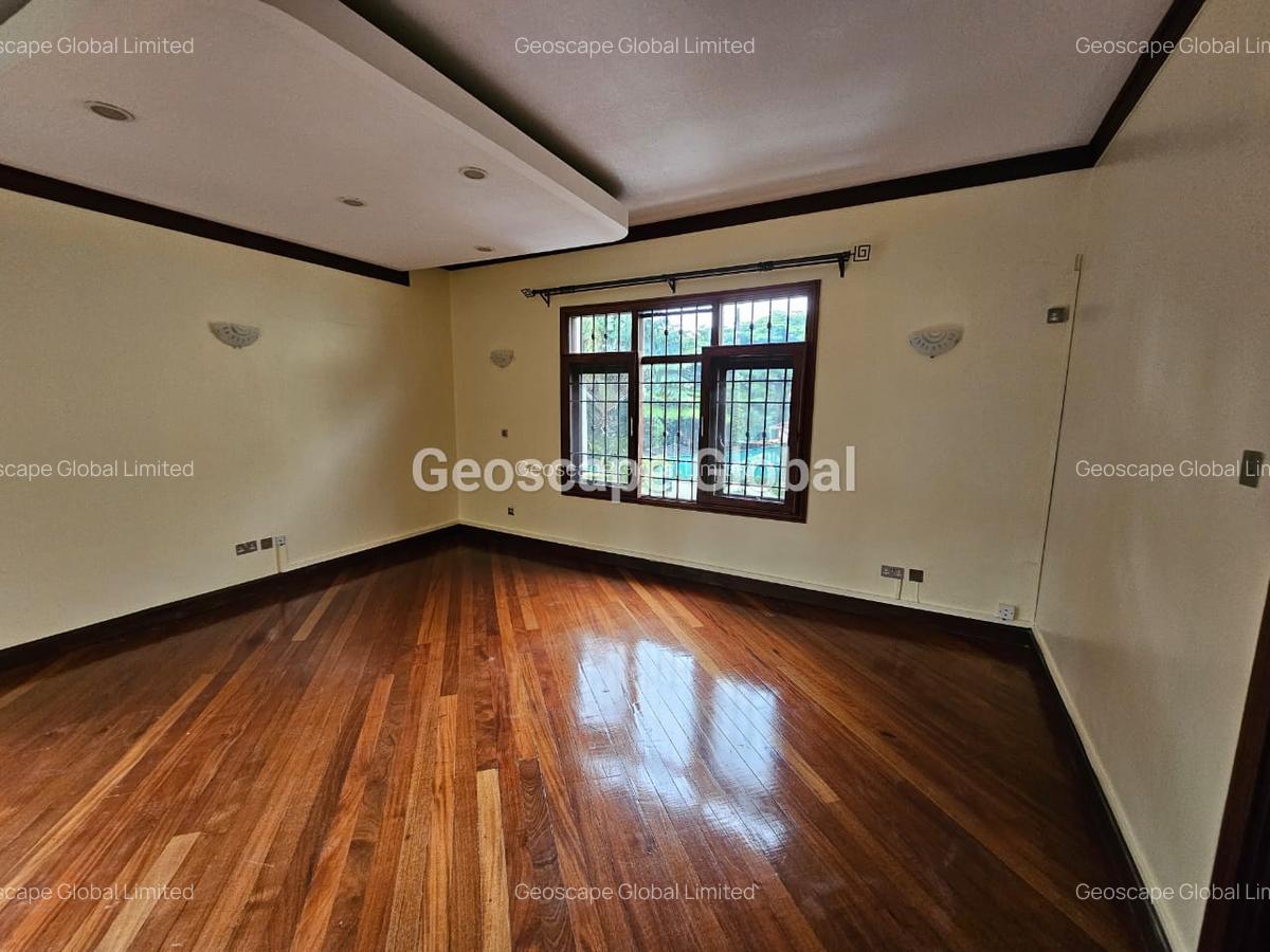 4 Bed House with En Suite in Spring Valley - 4