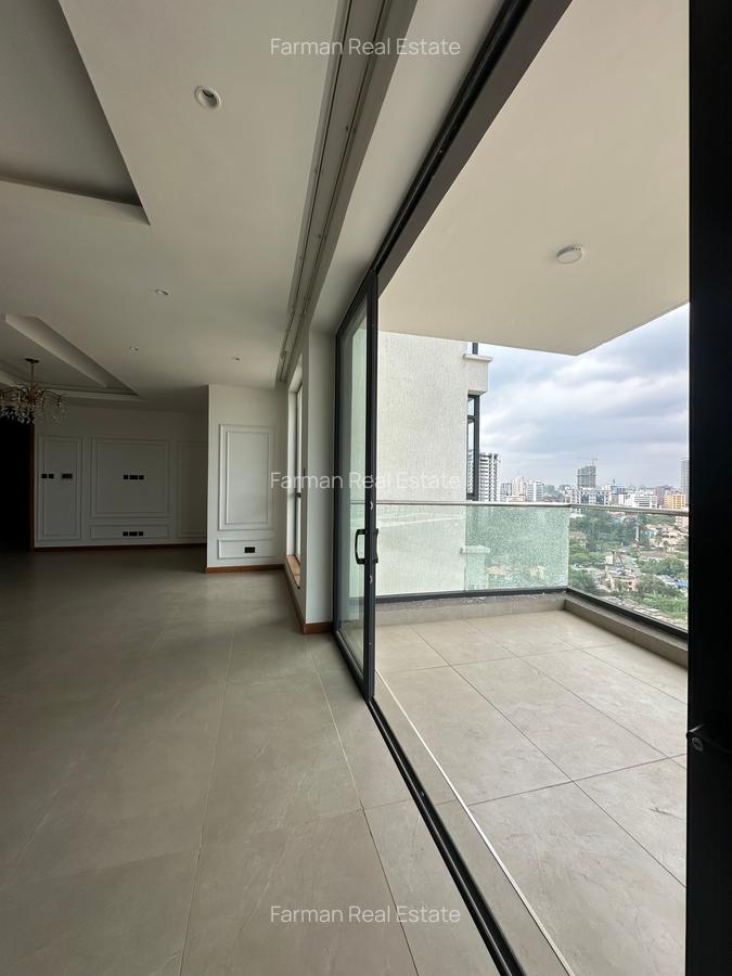 4 Bed Apartment with En Suite in Riverside - 17