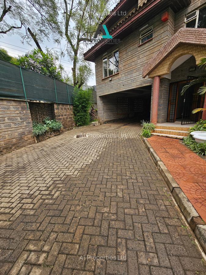 4 Bed Townhouse with En Suite in Lavington - 2