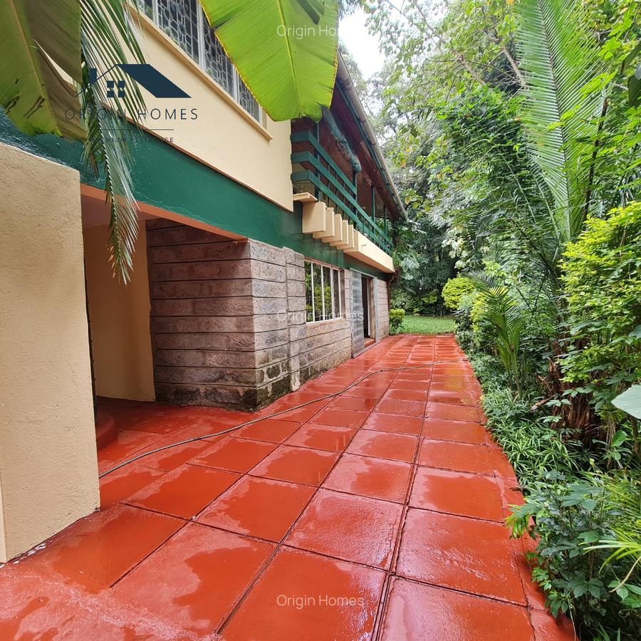 5 Bed House with En Suite at Lavington - 15