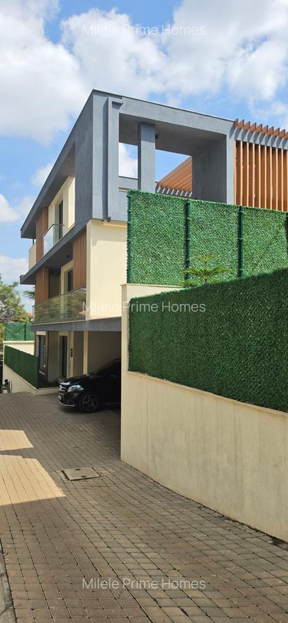 5 Bed Villa with En Suite in Lavington - 1