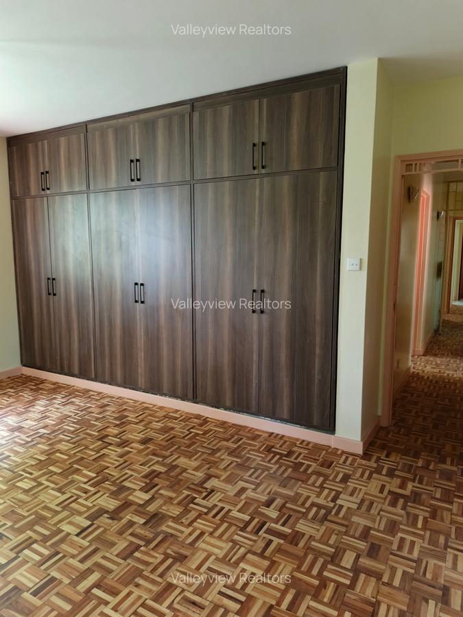 3 Bed Townhouse with En Suite at Lavington - 18