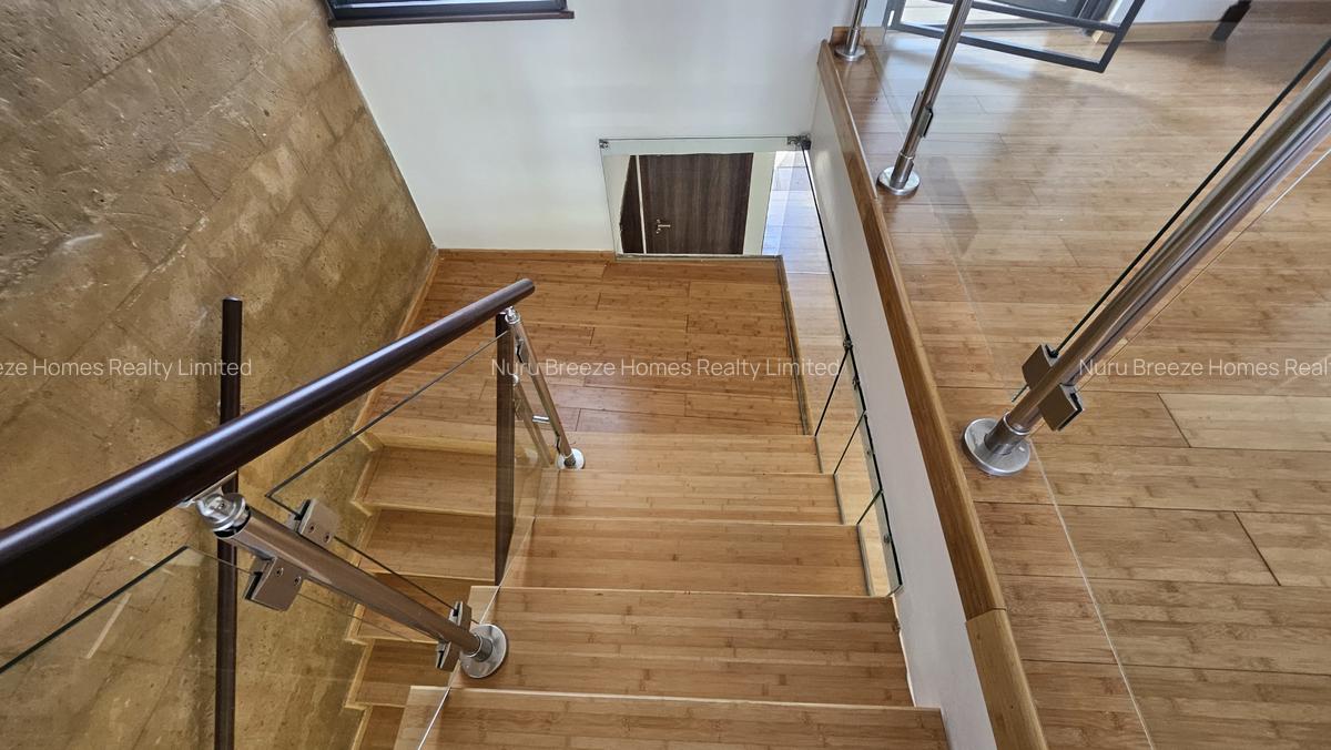 4 Bed Townhouse with En Suite in Ridgeways - 12