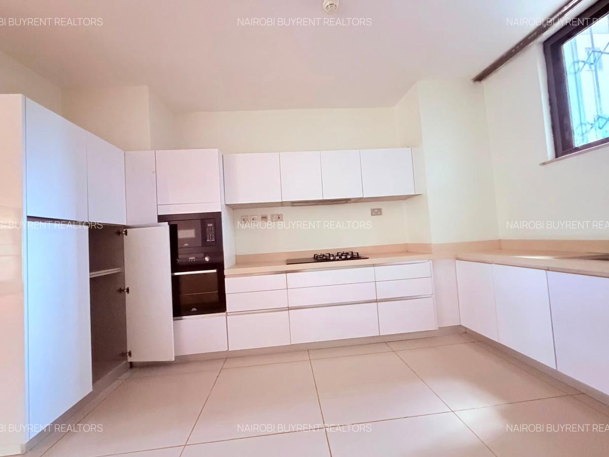 3 Bed Apartment with En Suite in Parklands - 10