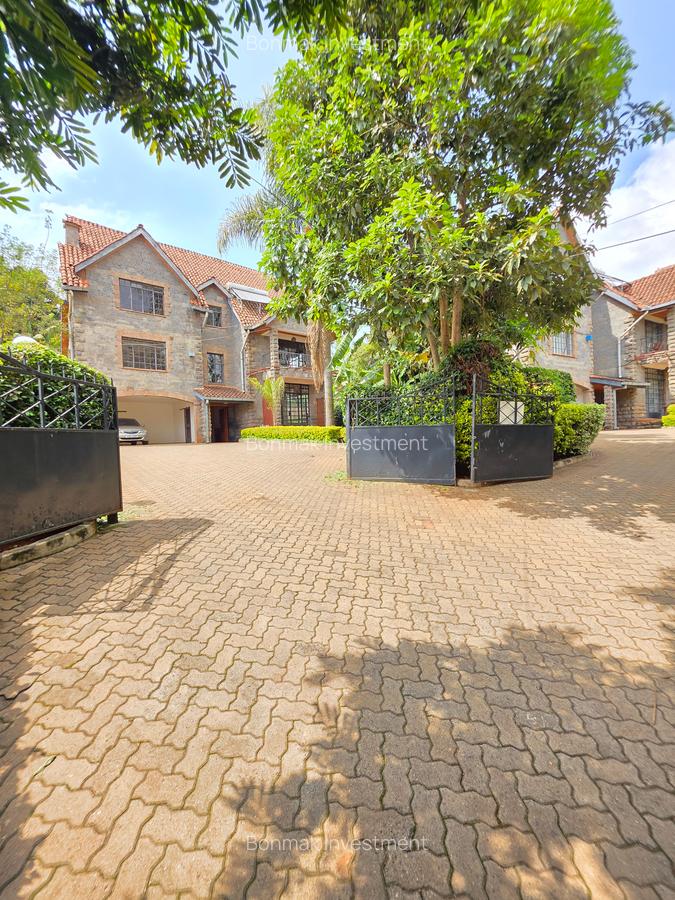 5 Bed Townhouse with En Suite at Lavington Green - 1