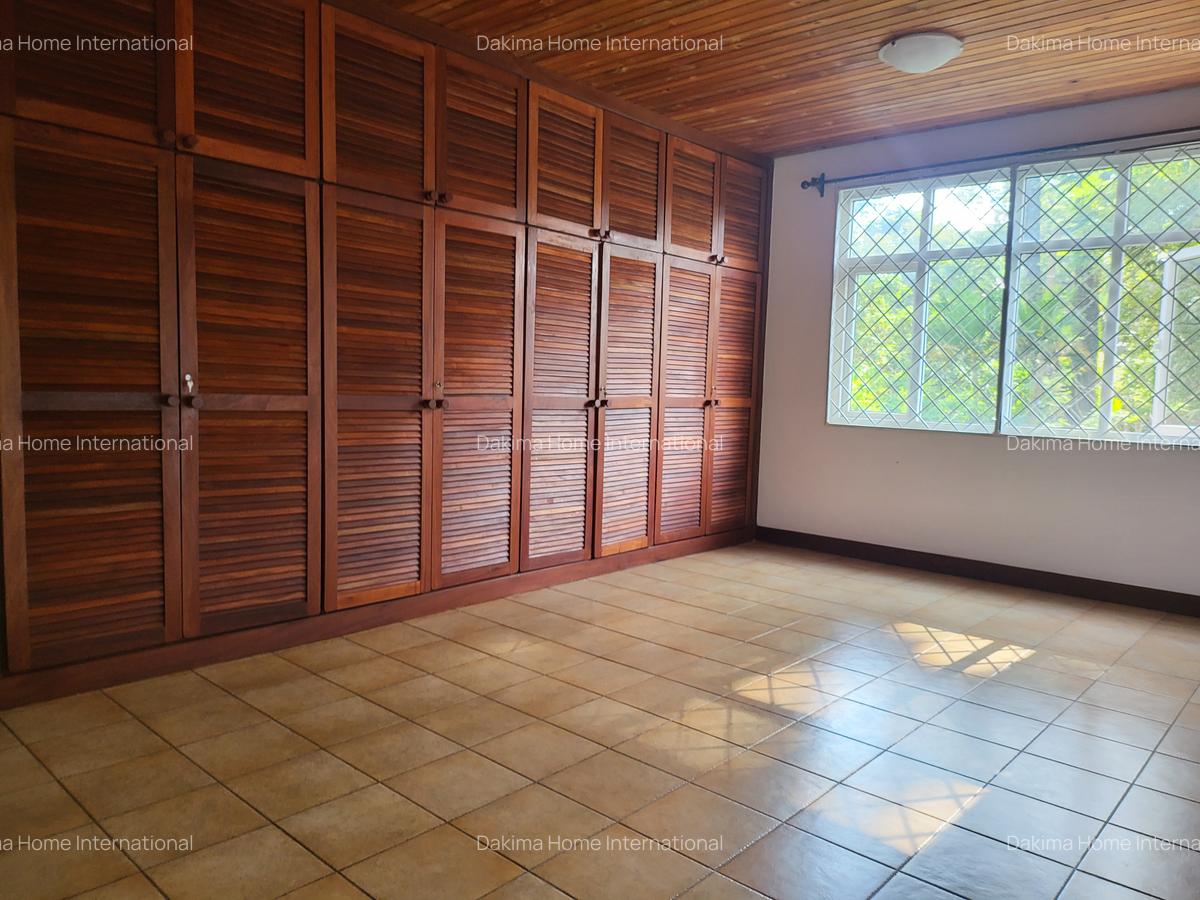 5 Bed Townhouse with En Suite in Rosslyn - 16