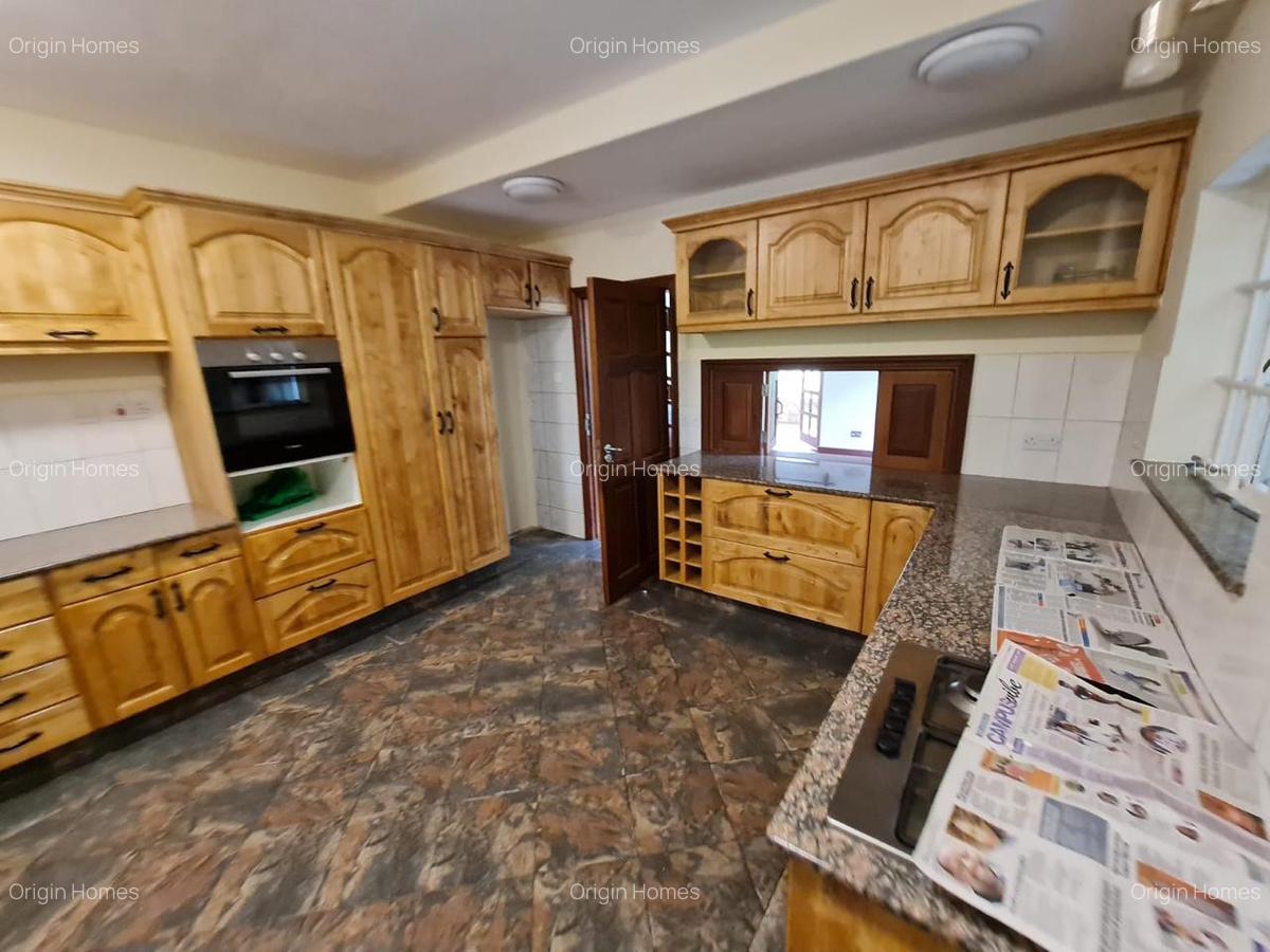4 Bed Townhouse with En Suite at Lavington - 4