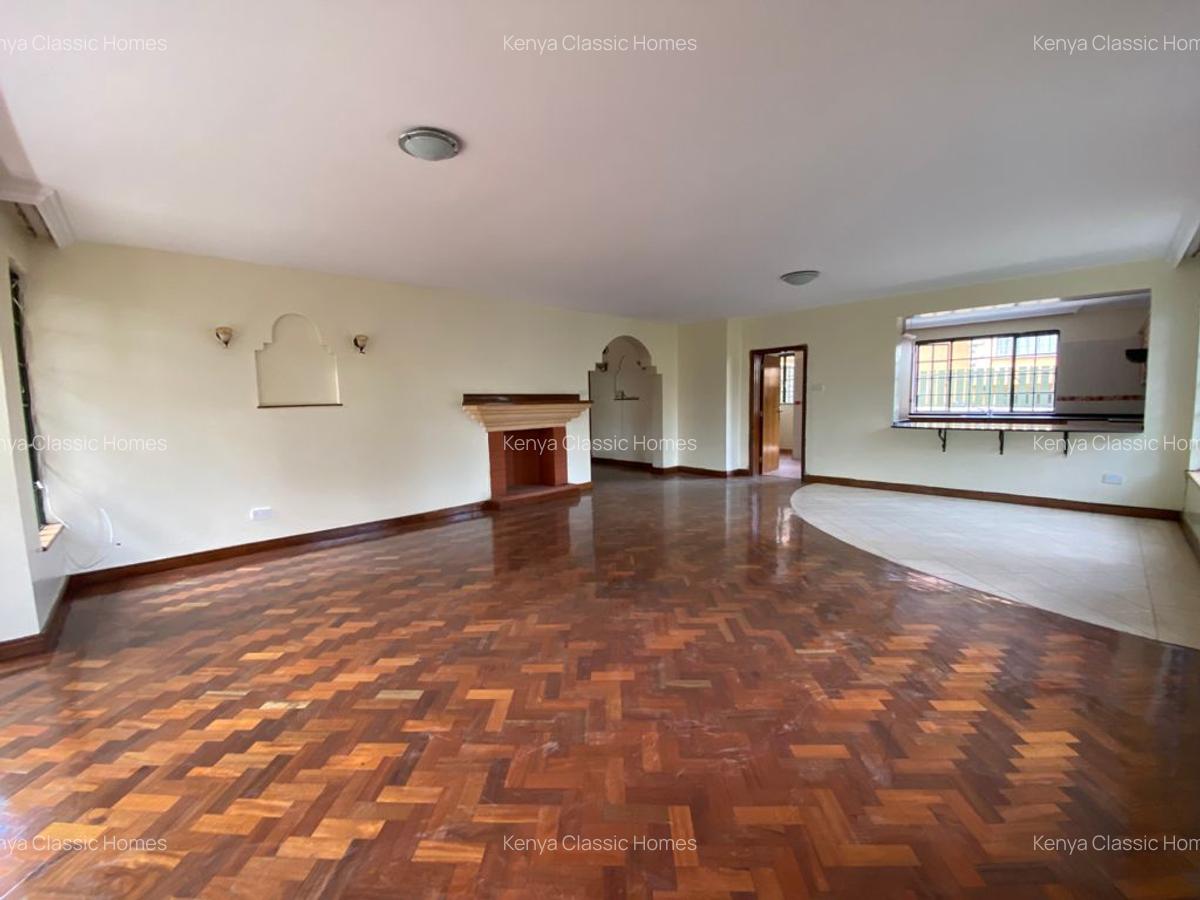 5 Bed Townhouse with En Suite at Lavington - 3