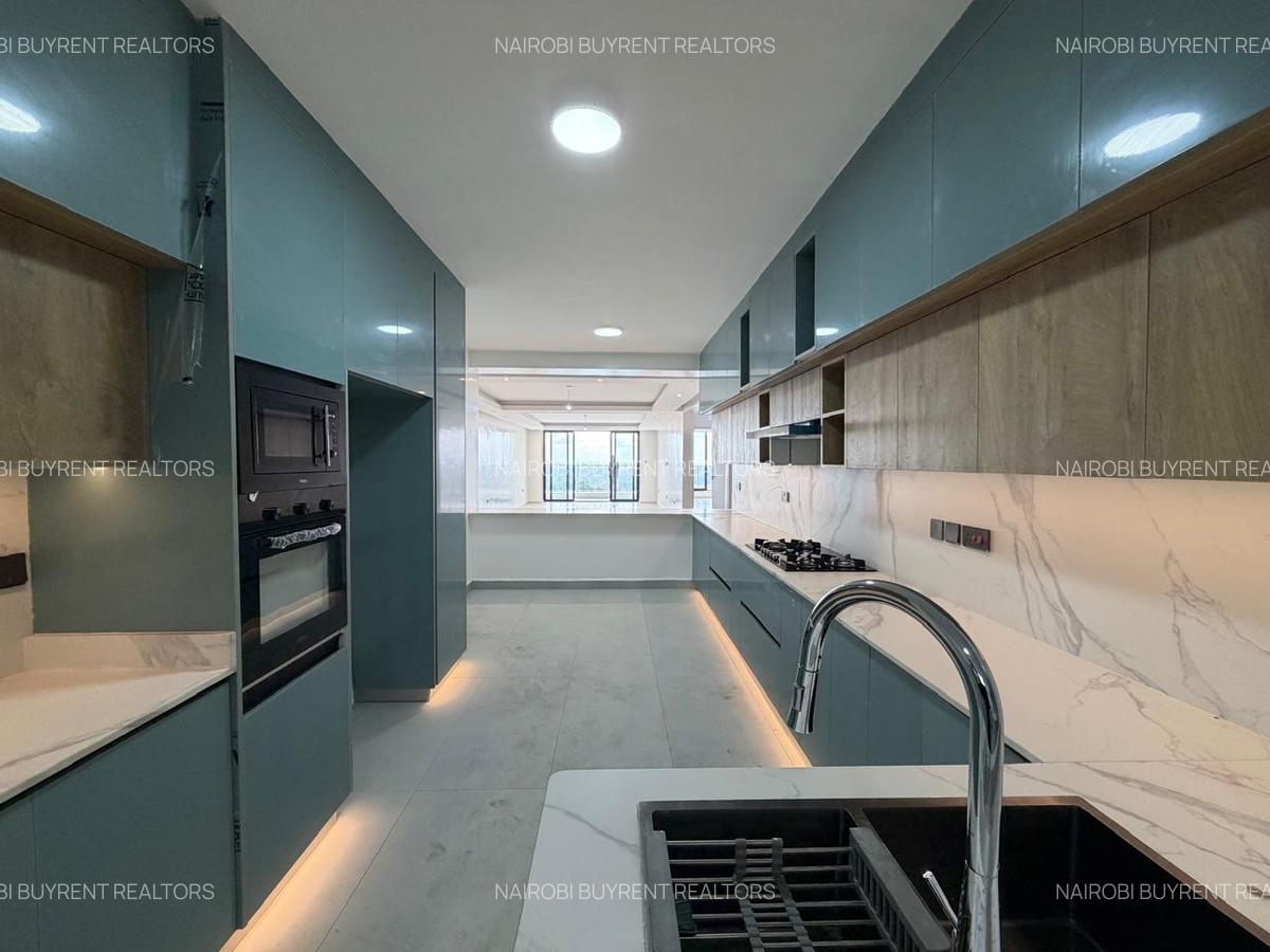4 Bed Apartment with En Suite in Parklands - 5