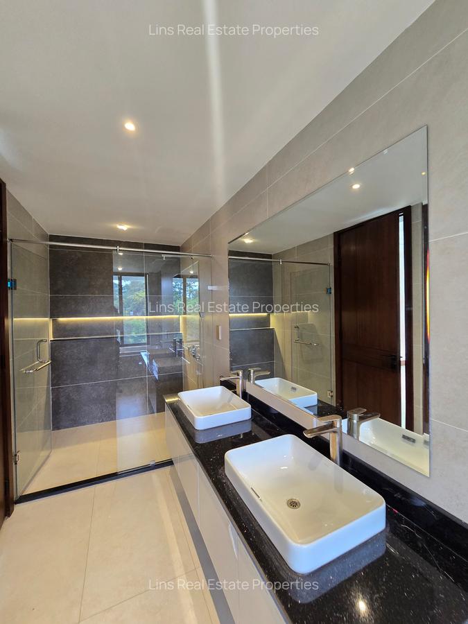 6 Bed Townhouse with En Suite in Kitisuru - 14